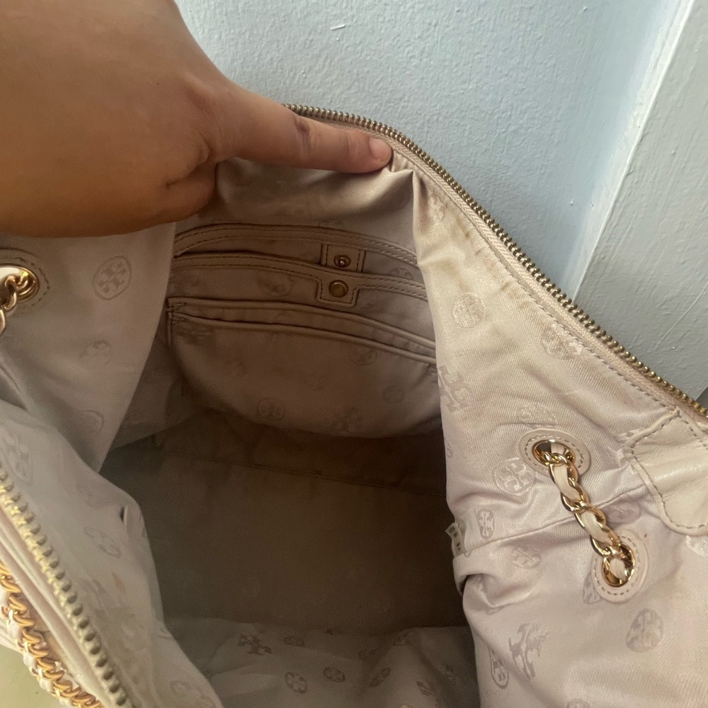 Tory Burch Elegant Cream Quilted Shoulder Bag - Picture 5 of 7